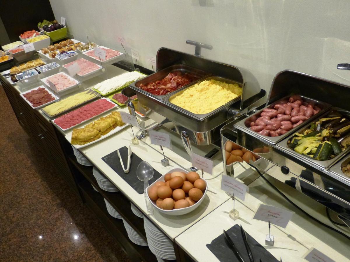 Rafaelhoteles Atocha Мадрид Екстериор снимка